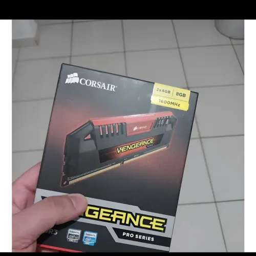 Kit Memória ram (2x4) 8 gigas no total DDR3 Corsair vengeance pro séries 