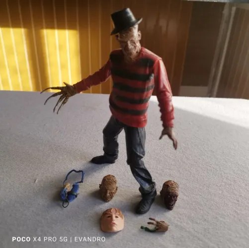 Boneco Freddy Krueger