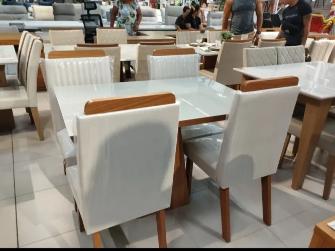 Vendo mesa semi nova, comprada no ferreira costa.