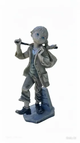 Estatueta antiga menino andarilho