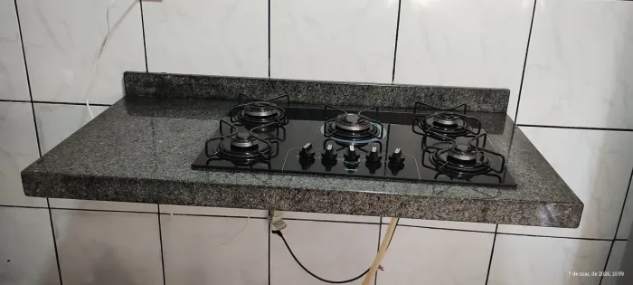 Vende-se um fogão Cooktop Consul 5 bocas com a bancada de granito