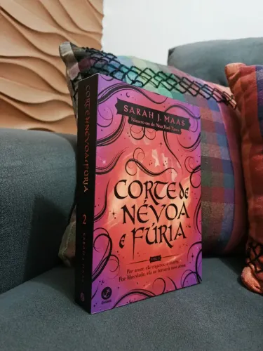 Livro : CORTES DE NEVOA E FURIA ( NOVO)