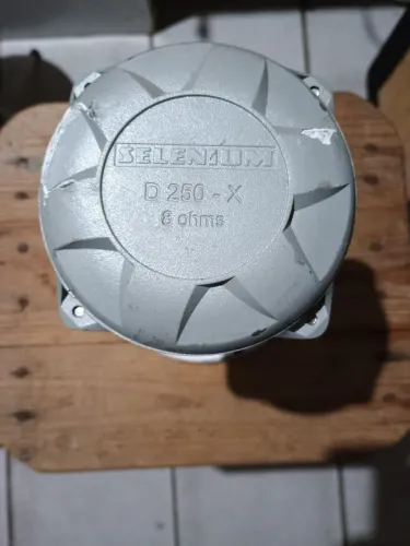 Corneta JBL D250X