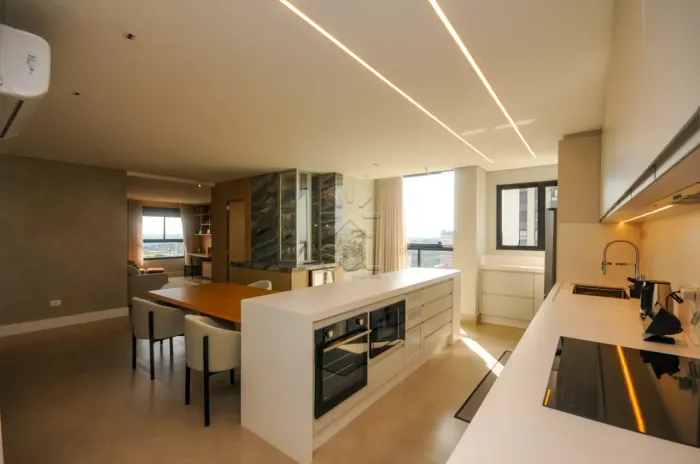Apartamento de alto padrão totalmente mobiliado à venda no Edifício Villa Fomm em Foz do I