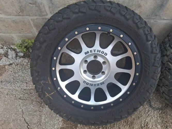 Lindo kit de roda com pneus 6 furos para picup