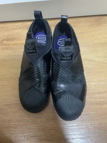 Adidas slip on