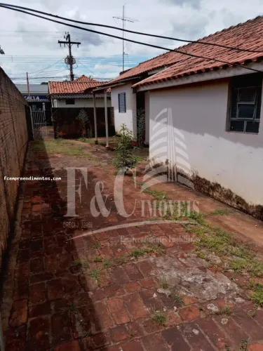 Casa para Venda em Iracemápolis, Centro, 2 dormitórios, 1 banheiro, 2 vagas