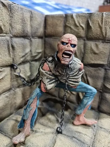Eddie Iron Maiden Pieve of Mind Neca