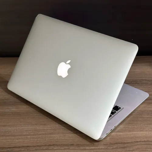 MacBook Air / Core i7 / 8GB / SSD M2
