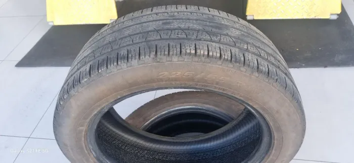 Pneu 225/55R18