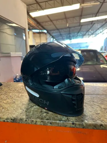Capacete semi novo completo
