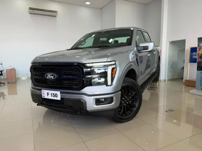 Ford F-150 Lariat Black 4X4 5.0 V8 2025