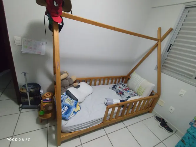 Cama infantil montessoriana