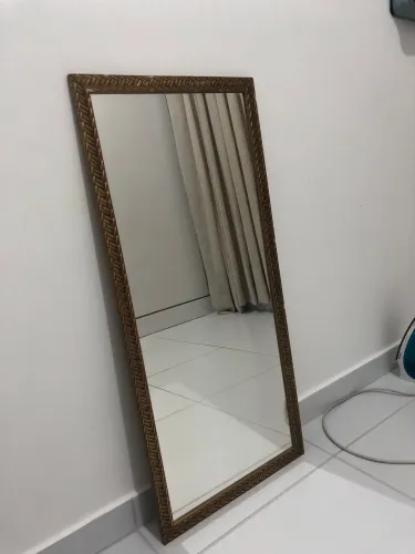 Espelho moldurado em madeira 42x89
