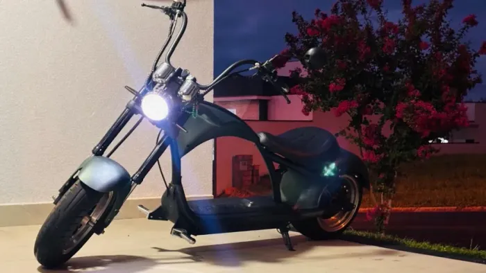 Scooter Elétrica Custom 2000 W + Capacete + Bag