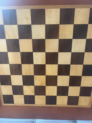 Tabuleiro de xadrez ou dama com marchetaria 