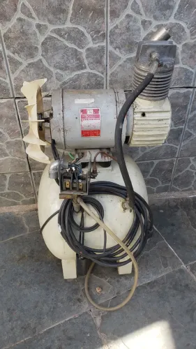 Compressor de ar vendo ou troco 