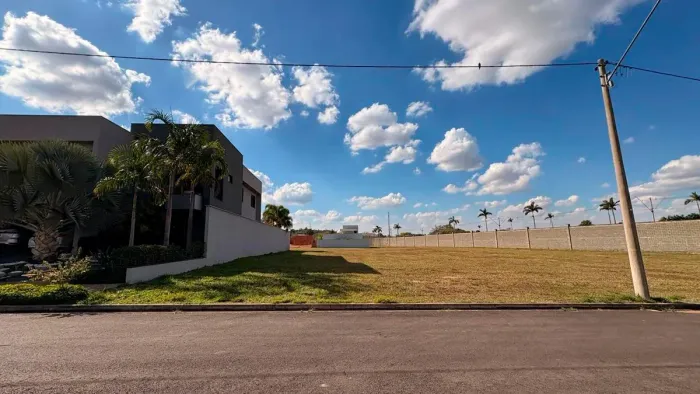 Terreno Plano de 600m² no Condomínio Terras de Ártemis  Pronto para Construir!