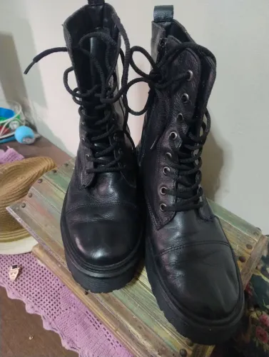 Bota coturno couro legítimo preta 37