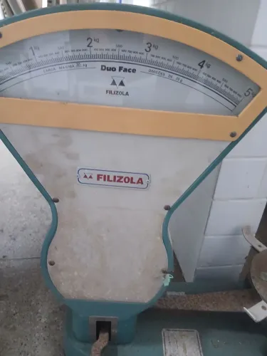 Vendo balança filizola em ótimo estado.