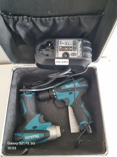 Furadeira e Parafusadeira Makita DF330D