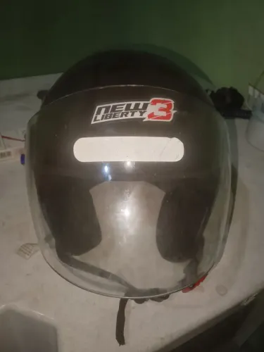 ESTOU VENDENDO UM CAPACETE NOVO COMPREI MAIS A MOTO FOI VEND ENTERRSSADOS CHAMA NO ZAP