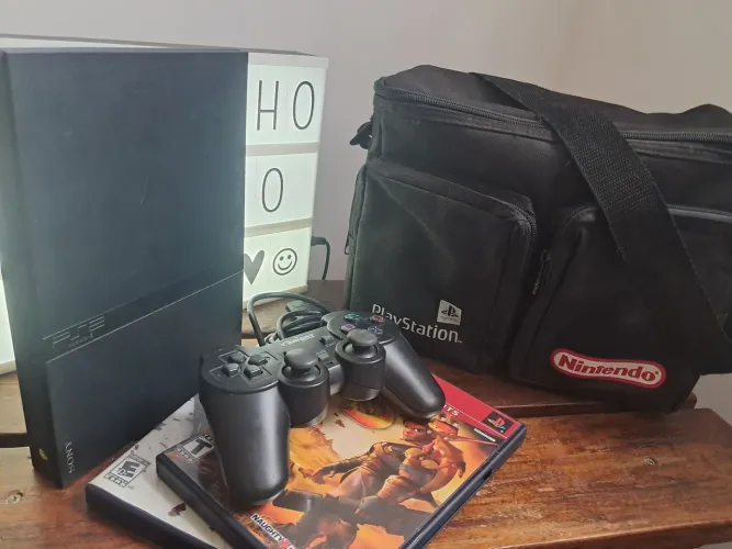 Consola PS2 Slim com Bolsa de Transporte, Memory Card + 2 Jogos