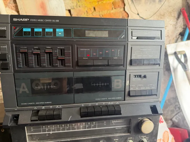 Rádio Sharp antigo 