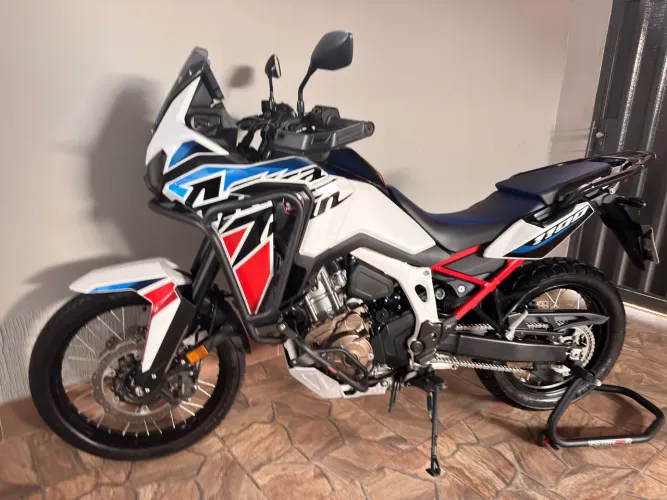 África Twin 1100 DCT 2023, Novíssima!!