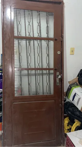 Porta de aço chapa 14 de muito boa qualidade completa!