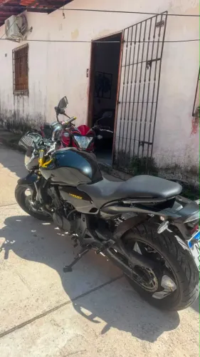 Vendo ou troco Hornet pego moto de menor valor mais volta carro