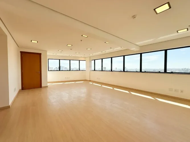 Sala comercial de alto padrão com fachada envidraçada no Marechal Rondon, Canoas