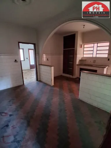 Alugo Casa Comercial com 240 m2 Excelente Localização Centro de São Pedro