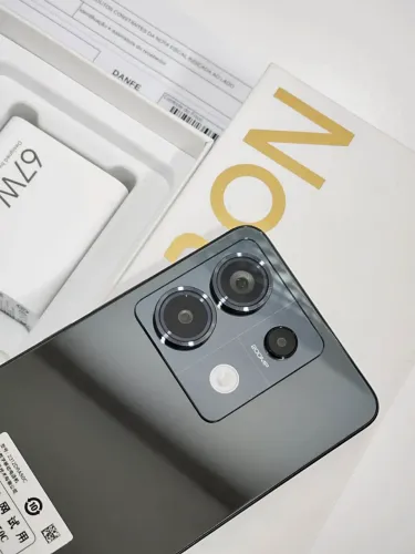 XIAOMI REDMI NOTE 13 PRO 5G, 256GB, SEMINOVO, EM ÓTIMO ESTADO, COM ITENS ORIGINAIS E NFE.