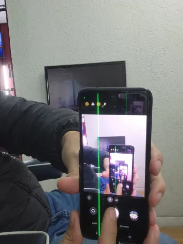 Smartphone Samsung Zflip3 (funciona só aberto, com um risco na tela)