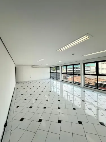 Locação: Sala ampla 60m² com A/C em Santo Amaro. Próx. Metrô Largo 13 e Adolfo Pinheiros.