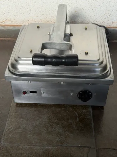 Misteira chapa elétrica 220v industrial  Aceita parte de pagamento em estantes de aço 
