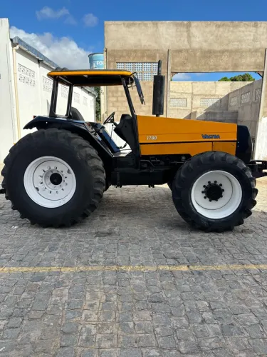 Trator Valtra 1780 4x4 motor mwm