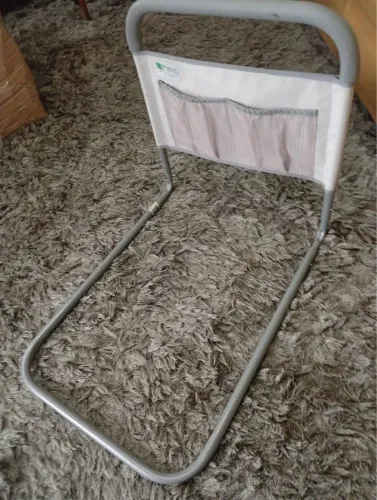 Barra de apoio e proteção de cama Theva com bolsos internos em ótimo estado