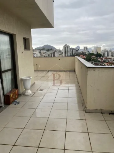 Cobertura à venda em Icaraí, Niterói-RJ: 3 quartos, 1 suíte, 1 sala, 3 banheiros, 2 vagas 