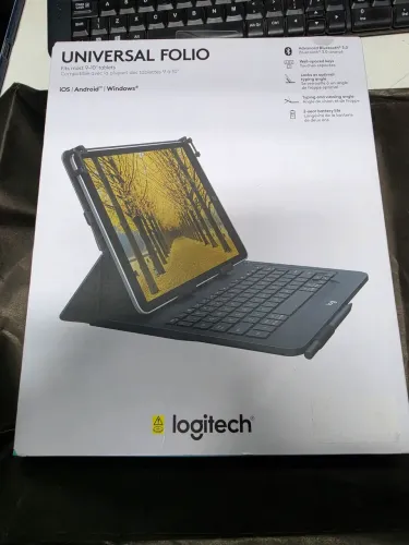 Capa Teclado Logitech Universal Folio para Tablets de 9" a 10" (iOS / Android / Windows)