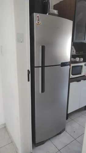 Geladeira com menos de um ano de uso