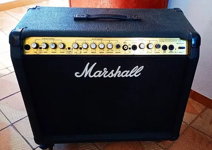 Amplificador Inglês Marshall Valvestate 8080
