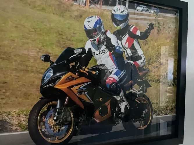 Macacão e botas pra motos
