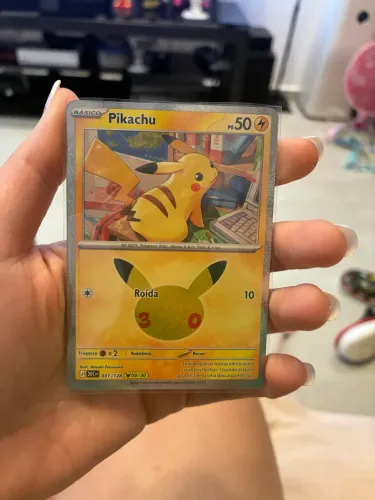2 cartas Pikachu coleção 30 anos português