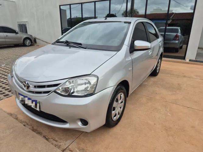 Toyota Etios XS Sedan 1.5 Flex 16V 4P Mec. 2014