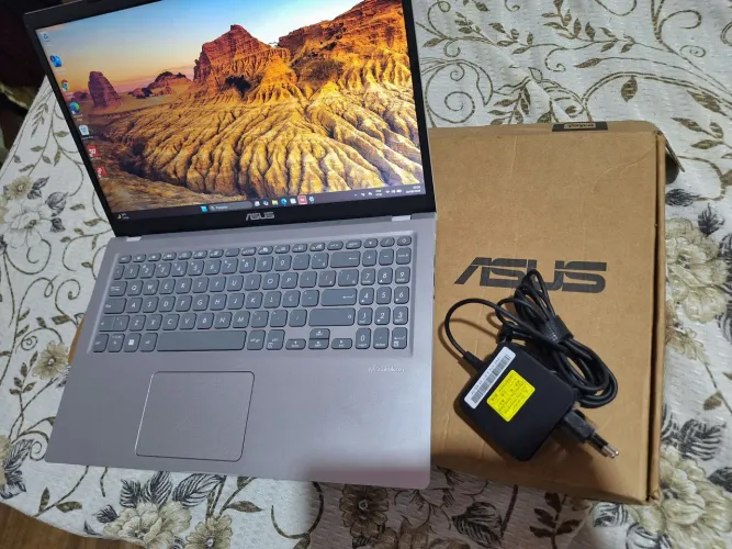 Asus VivoBook  UltraPotente / C i5 11a 20GB RAM DDR4 256GB NVMe, Placa Iris Xe Full HD 