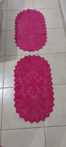 4 Tapetes rosa em crochê oval 80,00 <br>Pouco uso <br>Higienizado