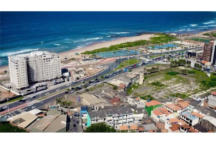 TERRENO À VENDA  2.002 m²  PITUAÇU  SALVADOR/BA ZPR-3 | USO R3-01 | POTENCIAL CONSTRUTIVO 