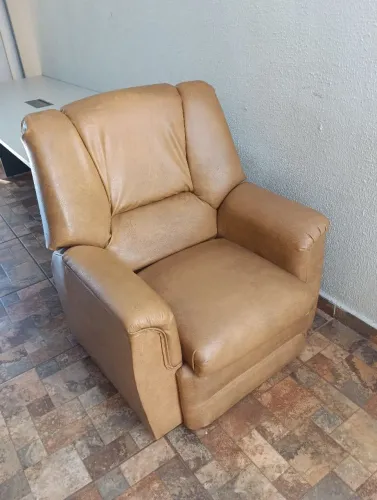 Linda Poltrona Couro Reclinável